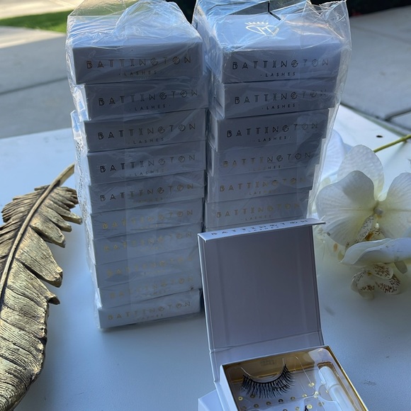 PREMIUM LASHES - Picture 3 of 8